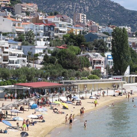 Καλαμίτσα: Μια πανέμορφη παραλία (μέσα) στην Καβάλα