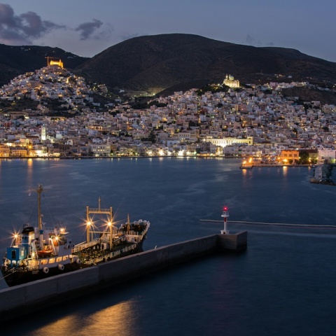 Σύρος τη νύχτα