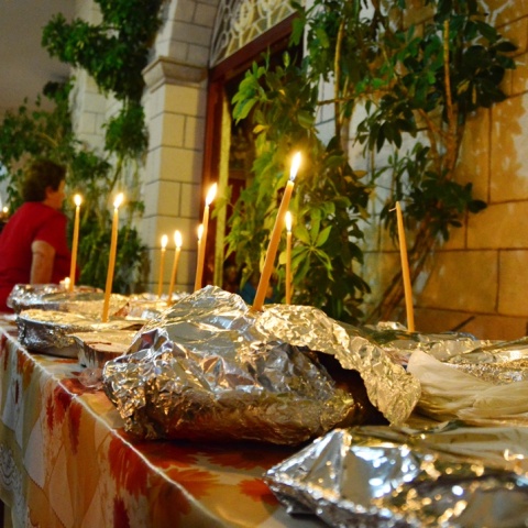 Φανουρόπιτες στον περίβολο εκκλησίας