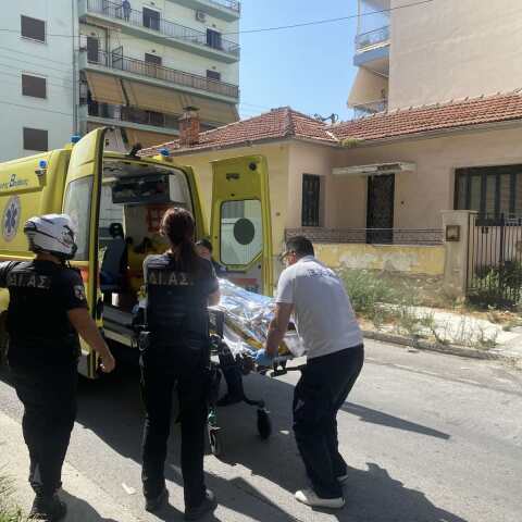 Γυναικοκτονία στον Βόλο: Η κόρη κάλεσε το ΕΚΑΒ - Η 36χρονη ήταν νεκρή στην είσοδο της πολυκατοικίας