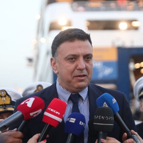 Ο Βασίλης Κικίλιας ενισχύει τους ελέγχους στα ημερόπλοια για την ασφάλεια των επιβατών και την ομαλή λειτουργία της ακτοπλοΐας.