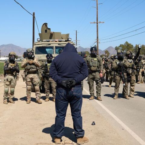 Ο πληθυσμός των μεταναστών στις ΗΠΑ μειώθηκε κατά περισσότερο από ένα εκατομμύριο άτομα, εν μέσω αυστηρής πολιτικής Τραμπ και καταστολής 