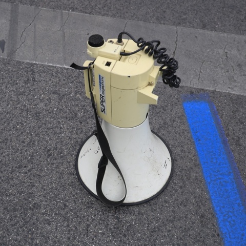 Ντουντούκα αφημένη στο έδαφος