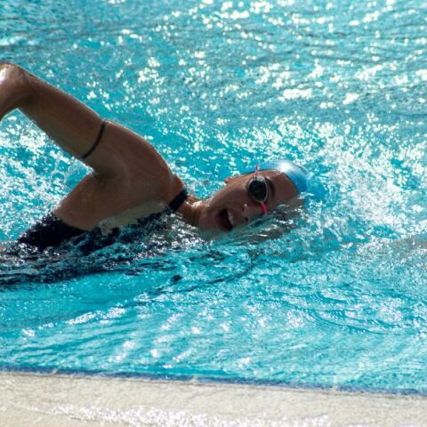 Οστεοαρθρίτιδα: Επιτρέπεται η κολύμβηση μετά από αρθροπλαστική ισχίου;