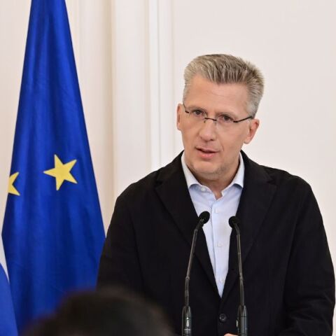 Άκης Σκέρτσος: Ο υπουργός Επικρατείας κατηγορεί τον Παύλο Πολάκη ως «νοσταλγό των μνημονίων», με αφορμή τα μέτρα που εισηγείται ο βουλευτής του ΣΥΡΙΖΑ. 