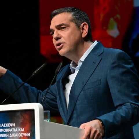 Αλέξης Τσίπρας: Η επιστροφή σε κόντρα ρόλο