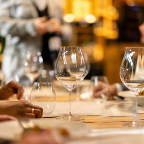 Νέα στοιχεία της Eurostat δείχνουν ότι η Ελλάδα κατατάσσεται στην 3η θέση της Ευρωπαϊκής Ένωσης όσον αφορά στις τιμές των αλκοολούχων ποτών - Οι βασικές αιτίες