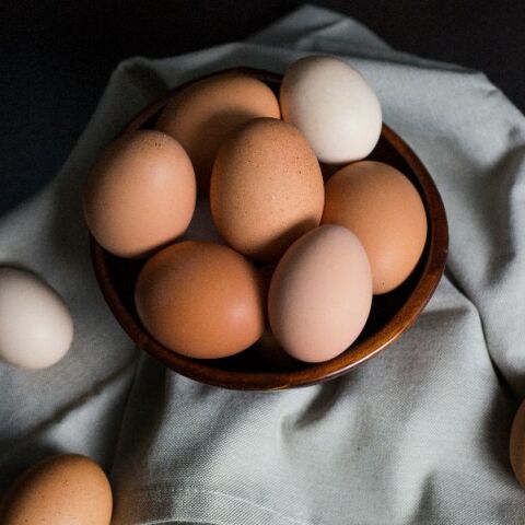 Έρευνα για χημικές ουσίες σε αυγά: Ο καθηγητής Θωμαΐδης εξηγεί τα αποτελέσματα - Τι πρέπει να προσέχουν οι καταναλωτές