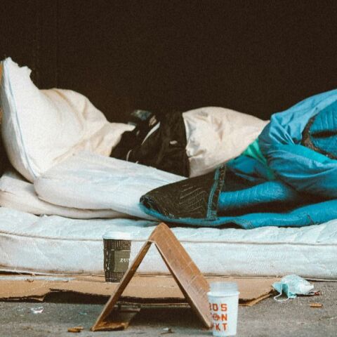 Πάνω από 2.000 παιδιά κοιμούνται στους δρόμους της Γαλλίας