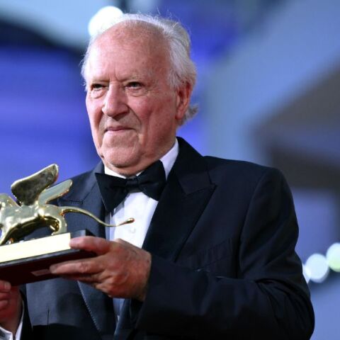 Μετά τον Χρυσό Λέοντα στο 82ο Φεστιβάλ Κινηματογράφου της Βενετίας, ο σκηνοθέτης Βέρνερ Χέρτζογκ άνοιξε λογαριασμό στο Instagram, για να μοιράζεται στιγμές του