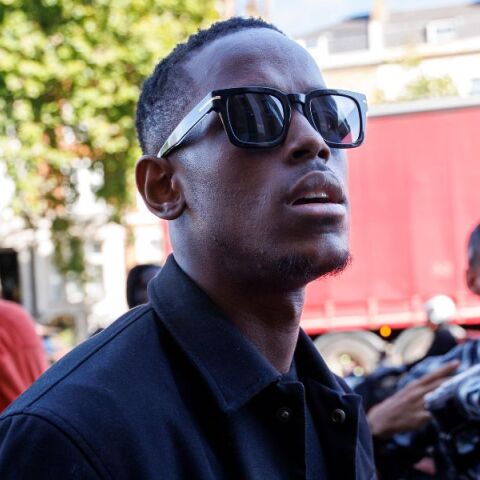 Ο ηθοποιός Μάικλ Γουόρντ κατηγορείται για βιασμό και σεξουαλική επίθεση - Αφέθηκε ελεύθερος με όρους και θα εμφανιστεί ξανά στο δικαστήριο τον Σεπτέμβριο.