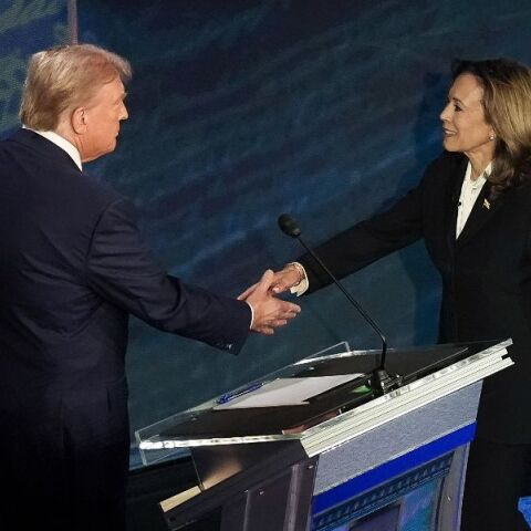 Ο Τραμπ καταργεί τα μέτρα προστασίας για την ασφάλεια της Κάμαλα Χάρις