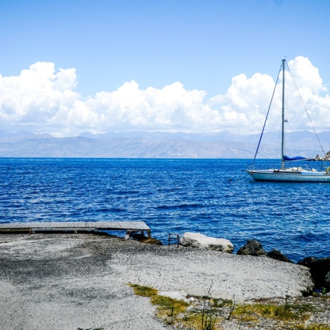 Ιστιοφόρο στη θάλασσα