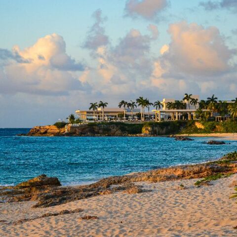 Ανγκουίλα: Το μικροσκοπικό και άγνωστο νησί της Καραϊβικής που πλουτίζει λόγω της τεχνητής νοημοσύνης