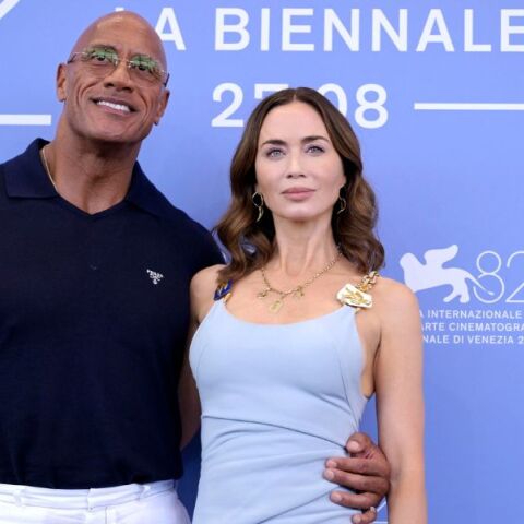 Ο Ντουέιν Τζόνσον και η Έμιλι Μπλαντ βρέθηκαν στη Βενετία για την πρεμιέρα του The Smashing Machine, που κάνει πρεμιέρα 3 Οκτωβρίου.