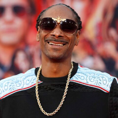Ο Snoop Dogg ξεκαθαρίζει πως δεν είναι ομοφοβικός μετά τις αντιδράσεις για το φιλί ομόφυλου ζευγαριού στην παιδική ταινία Lightyear.