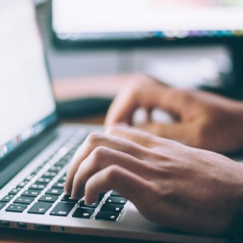 Ειδικό εποχικό βοήθημα: Ξεκινούν οι αιτήσεις για το επίδομα της ΔΥΠΑ