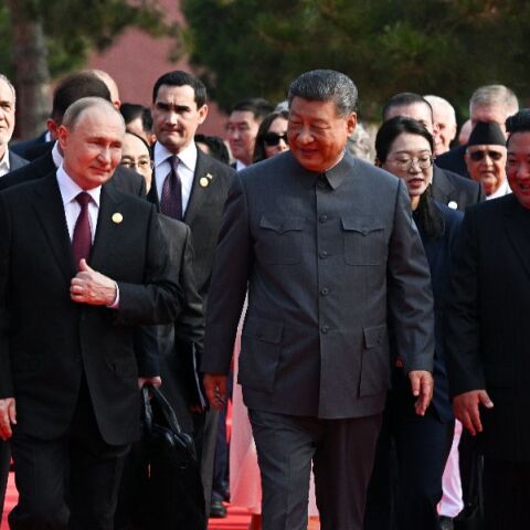 Σι, Πούτιν και Κιμ: πίσω από την εικόνα που θα μπορούσε να συμβολίζει μια μετατόπιση στην παγκόσμια ισορροπία δυνάμεων