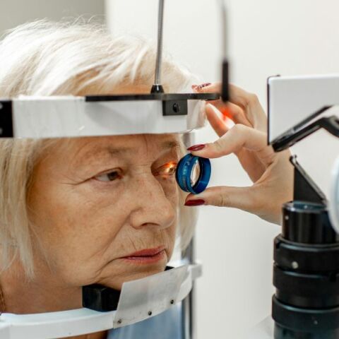 Επιστήμονες ανακάλυψαν επαναστατική εξέταση ματιών που θα μπορούσε να ανιχνεύσει την άνοια έως και 20 χρόνια πριν την εμφάνιση των συμπτωμάτων.