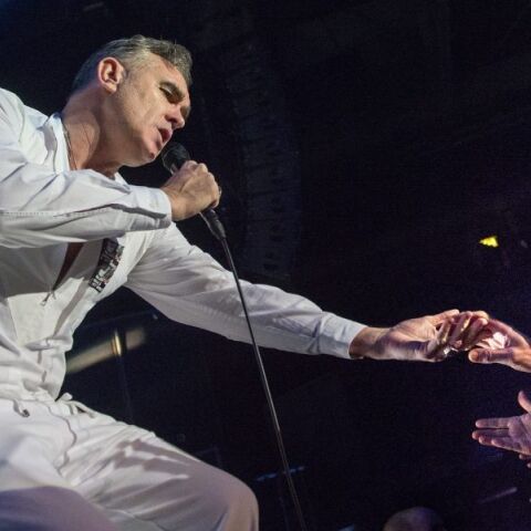 Ο Morrissey πουλά τα δικαιώματά του στους Smiths, δηλώνοντας εξουθενωμένος από τις διαμάχες με τον Τζόνι Μαρ και τους πρώην συνεργάτες του.