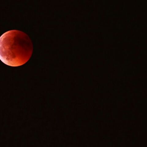 Πανσέληνος Σεπτεμβρίου 2025: Πότε θα δούμε στον ουρανό το «ματωμένο φεγγάρι»