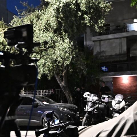 Νέος Κόσμος: Φόνο και αυτοκτονία δείχνουν τα πρώτα στοιχεία - Τι λένε οι γείτονες για το νεκρό ζευγάρι