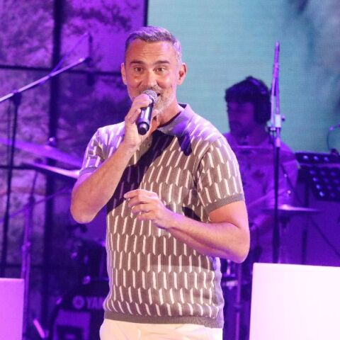 Γιώργος Καπουτζίδης: H αφιέρωση που έκανε επί σκηνής στον σύντροφό του - «Υπάρχει κάποιος που με έκανε να μη φοβάμαι το για πάντα»