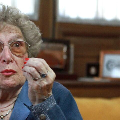 Πέθανε η Ρόσα Ροϊσινμπλίτ, η εμβληματική Γιαγιά της Πλατείας Μαΐου - Η συγκλονιστική ιστορία της