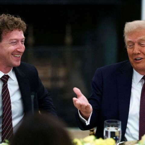 Ο Μαρκ Ζάκερμπεργκ ακούστηκε σε «ανοιχτό μικρόφωνο» να παραδέχεται στον Ντόναλντ Τραμπ πως δεν ήξερε πώς να απαντήσει για την τεχνητή νοημοσύνη.