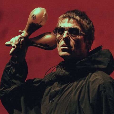 Ο Πολ ΜακΚάρτνεϊ, η Μπίλι Άιλις και ο Τζέιμς Χέτφιλντ βρέθηκαν μεταξύ άλλων στην περιοδεία επανένωσης των Oasis στο Λος Άντζελες, σε sold-out συναυλία.