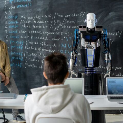 Τελικά θα μας πάρει τις δουλειές η Τεχνητή Νοημοσύνη;