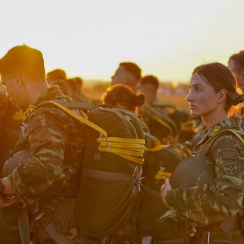 Το νέο μισθολόγιο για τους ενστόλους - Τι αλλάζει από τον Οκτώβριο για πάνω από 151.400 στελέχη