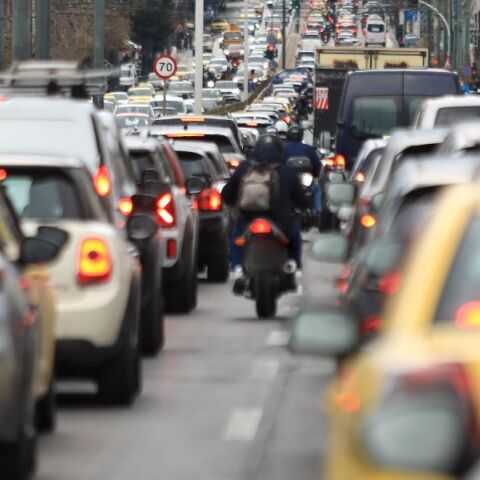 Χωρίς κράνος οι οδηγοί: 2.471 παραβάσεις σε μια εβδομάδα με πρωταθλήτρια την Αττική