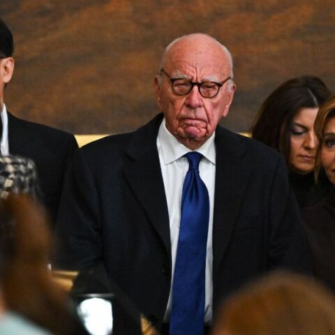 Οικογένεια Μέρντοχ: Ο Λάχλαν Μέρντοχ αναλαμβάνει τον πλήρη έλεγχο της αυτοκρατορίας των ΜΜΕ, καθώς τα αδέρφια του αποχωρούν μετά από πολυετή διαμάχη.