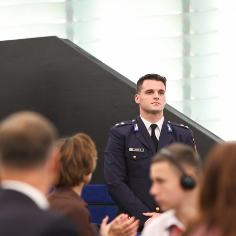 Ο Έλληνας δασοκομάντο που καταχειροκρότησε το Ευρωπαϊκό Κοινοβούλιο - «Είστε έμπνευση για όλους»