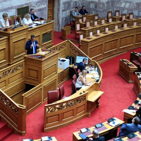 Γιατί η αντιπολίτευση δεν μπορεί να αντιπολιτευτεί;