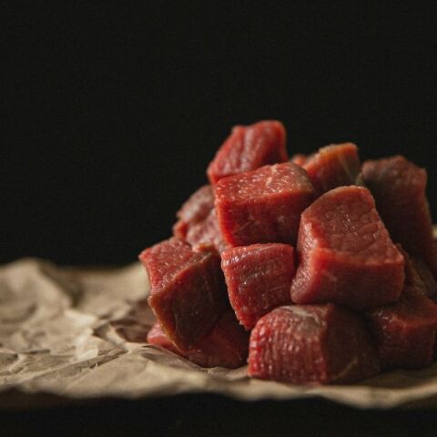 Γιατί εκτοξεύθηκαν οι τιμές στο μοσχαρίσιο κρέας - Τα 20 ευρώ φτάνει πλέον το κιλό