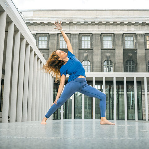 Yoga Family Violet Alignment - Φωτεινή Δημητρίου