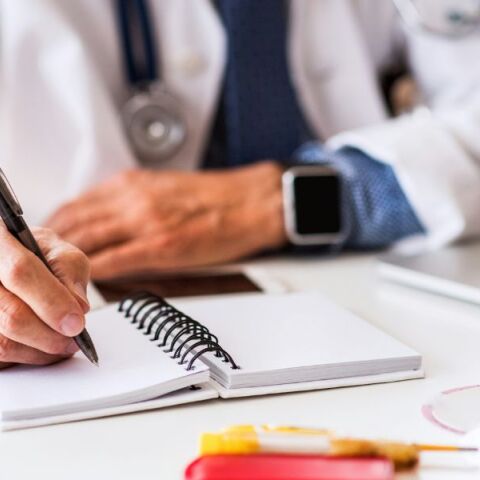 Ιπποκράτειο: Αναβλήθηκε για τις 22 Σεπτεμβρίου η δίκη του γιατρού που κατηγορείται για δωροληψία - Επικαλέστηκε τραυματισμό - Απών ήταν και ο μάρτυρας-κατήγορος