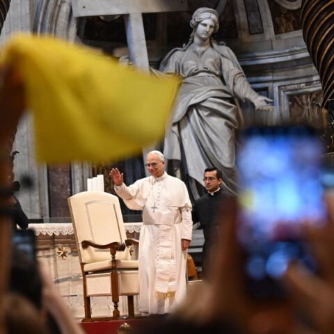 Πάπας Λέων: Ο νεότερος Ποντίφικας των τελευταίων τριάντα χρόνων γιορτάζει τα εβδομηκοστά του γενέθλια στο Βατικανό - Χιλιάδες μηνύματα από όλο τον κόσμο