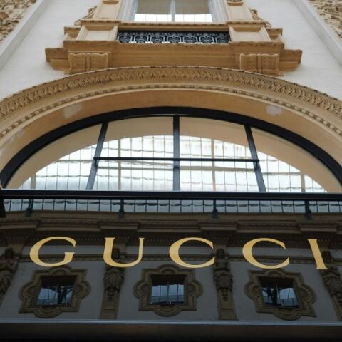 Χάκερ έκλεψαν τα στοιχεία εκατομμυρίων πελατών των πολυτελών οίκων Gucci, Balenciaga και Alexander McQueen, ζητώντας λύτρα από τη μητρική εταιρεία, Kering.