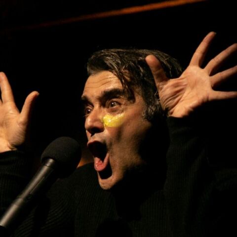 Κόκκαλο: Η παράσταση που καθήλωσε το κοινό της Νέας Υόρκης επιστρέφει στην Αθήνα