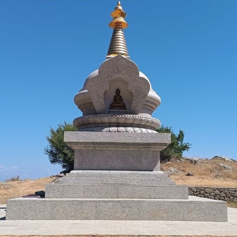 Η Βουδιστική Στούπα που δίνει μια αύρα από Θιβέτ στην ορεινή Κορινθία