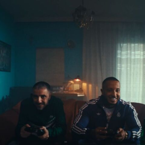 Το πολυαναμενόμενο βίντεο κλιπ για τη συνεργασία των Light και ΛΕΞ, σε σκηνοθεσία Βασίλη Κεκάτου, ξεπέρασε τις 120 χιλιάδες προβολές σε λιγότερο από 24 ώρες.