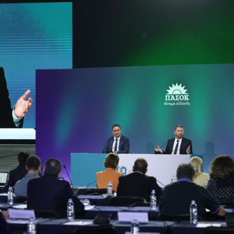 ΠΑΣΟΚ: Δύναμη σταθερότητας ή αστάθειας;  