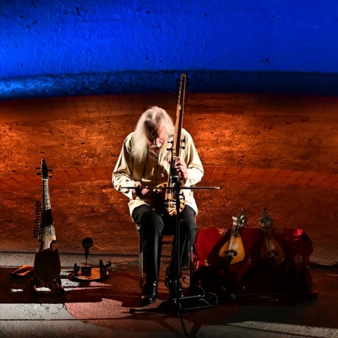 Ross Daly: Ο Ερωτόκριτος φέρνει ολόκληρο τον κόσμο στην Κρήτη και το αντίστροφο