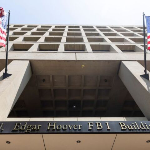 ΗΠΑ: Η αστυνομία αναζητά ύποπτο που φέρεται να έριξε το αυτοκίνητό του σε είσοδο του FBI στο Πίτσμπεργκ - Η ομοσπονδιακή υπηρεσία μιλά για τρομοκρατική ενέργεια