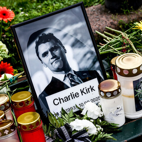 Τσάρλι Κερκ: Η δυστοπία τnς πληροφόρησης και το τίμημα της απορρύθμισης 