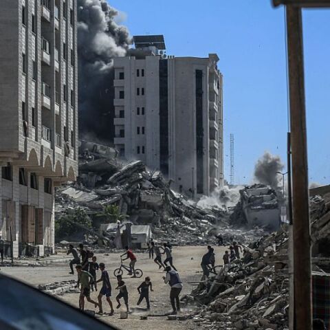 Συνεχίζεται η ισοπέδωση της Γάζας: Βομβαρδίστηκε παιδιατρικό νοσοκομείο - Προελαύνουν ισραηλινά τανκς