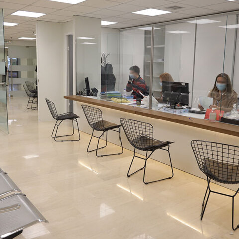 Tο κράτος μοιράζει ληγμένα (χαρτιά παραμονής)